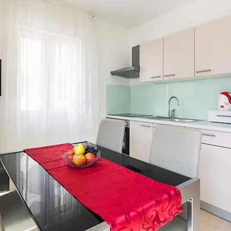 Vista Apartment *
